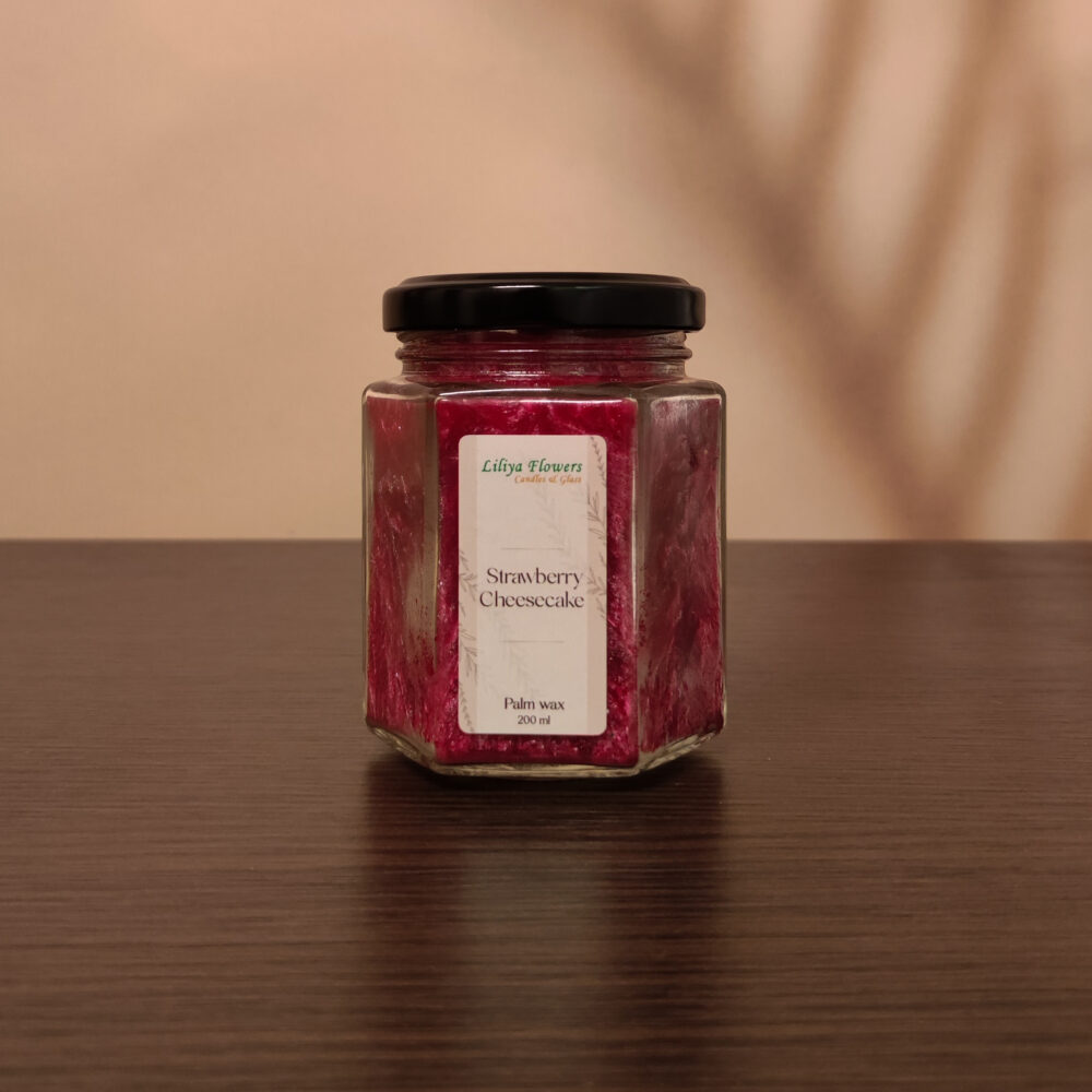 Червона свічка Strawberry Cheesecake з пальмового воску з ароматом