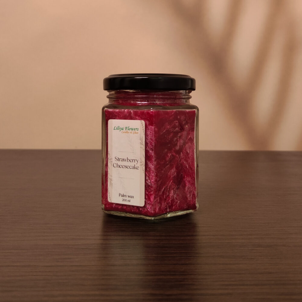 Червона свічка Strawberry Cheesecake з пальмового воску з ароматом